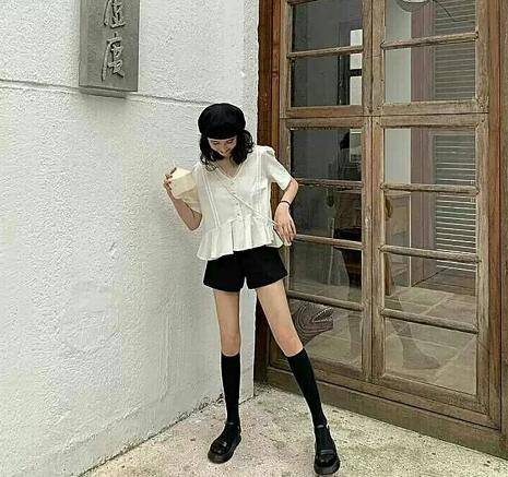 休闲短裤衬衫 黑色中筒袜 厚底皮鞋