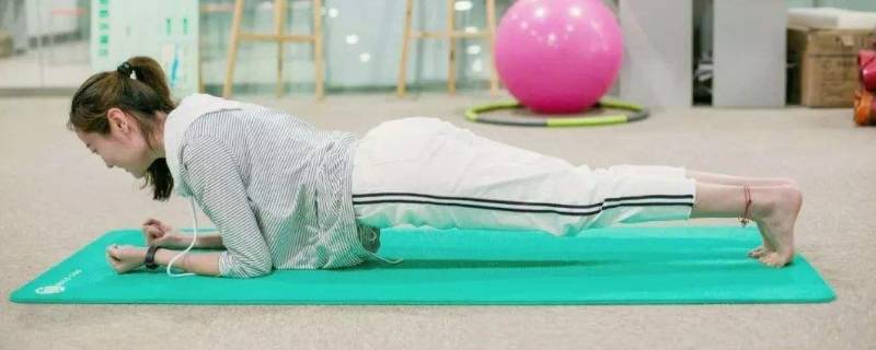 女生平板支撑多久算合格(平板支撑做多久算合格)