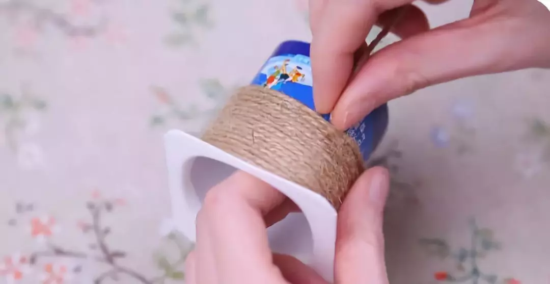 酸奶瓶可以做什么手工艺品(用酸奶瓶做的手工制作)