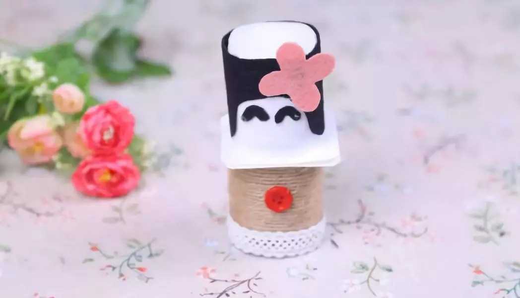 酸奶瓶可以做什么手工艺品(用酸奶瓶做的手工制作)