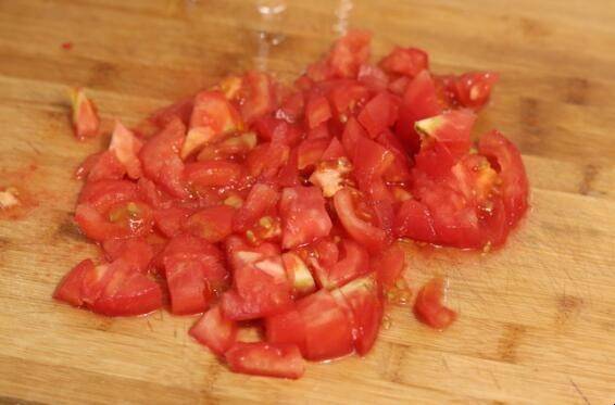 培根金针菇番茄汤怎么做