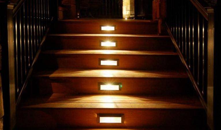 楼梯踏步灯