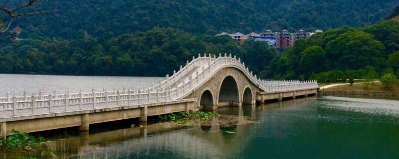 永修县景点有朱市湖,常湖池,易家河村,真如禅寺,艾情海风景区等.